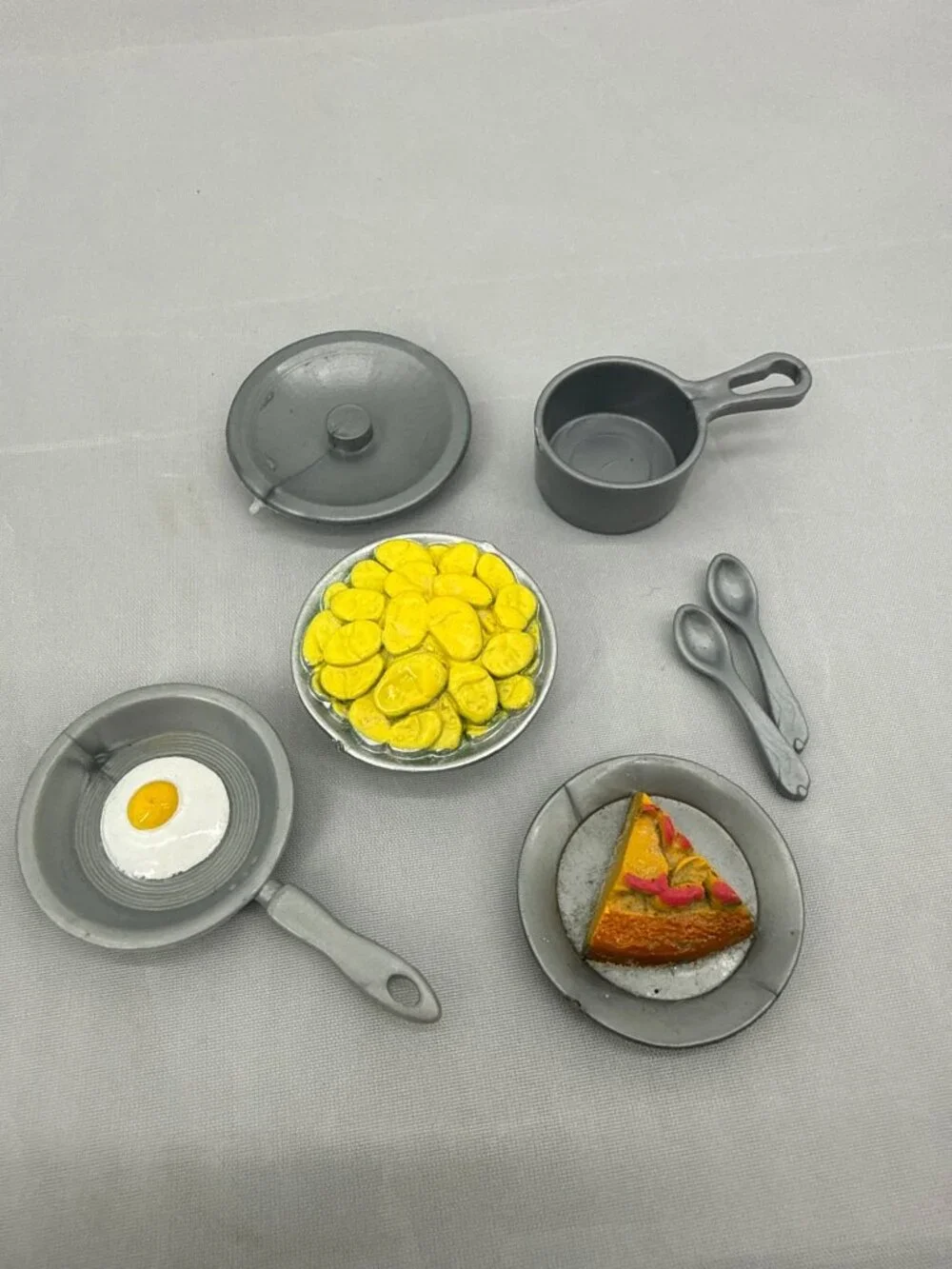 Dollhouse Kitchen Cookware Pots Pans & Play Food Accessory Set Mini